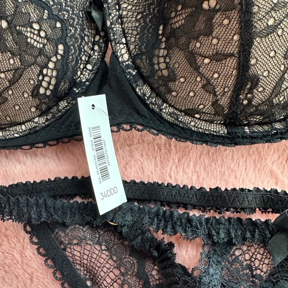 NWT - Elegant Black Lace Lingerie Set - Picture 4 of 4